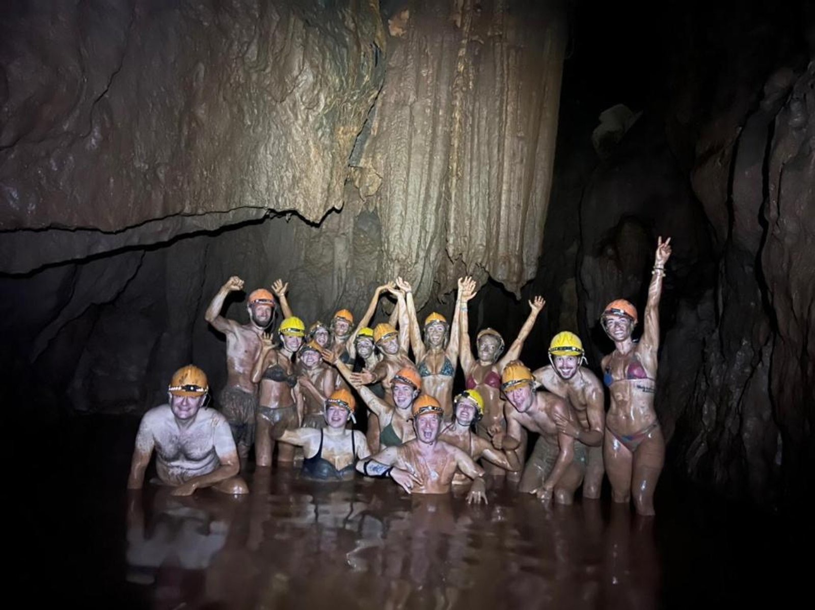 מערת החושך — Dark Cave